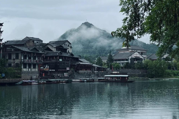 一脚跨三省！沈从文笔下的边城秘境——茶峒古镇